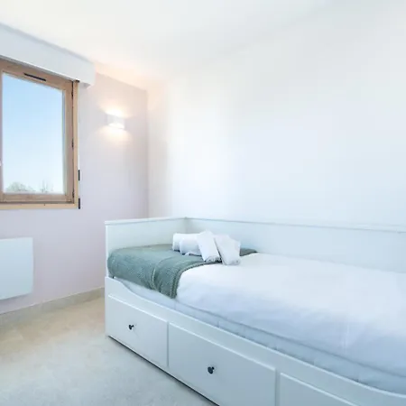 2 Chambres, Proche Des Plages, Parking